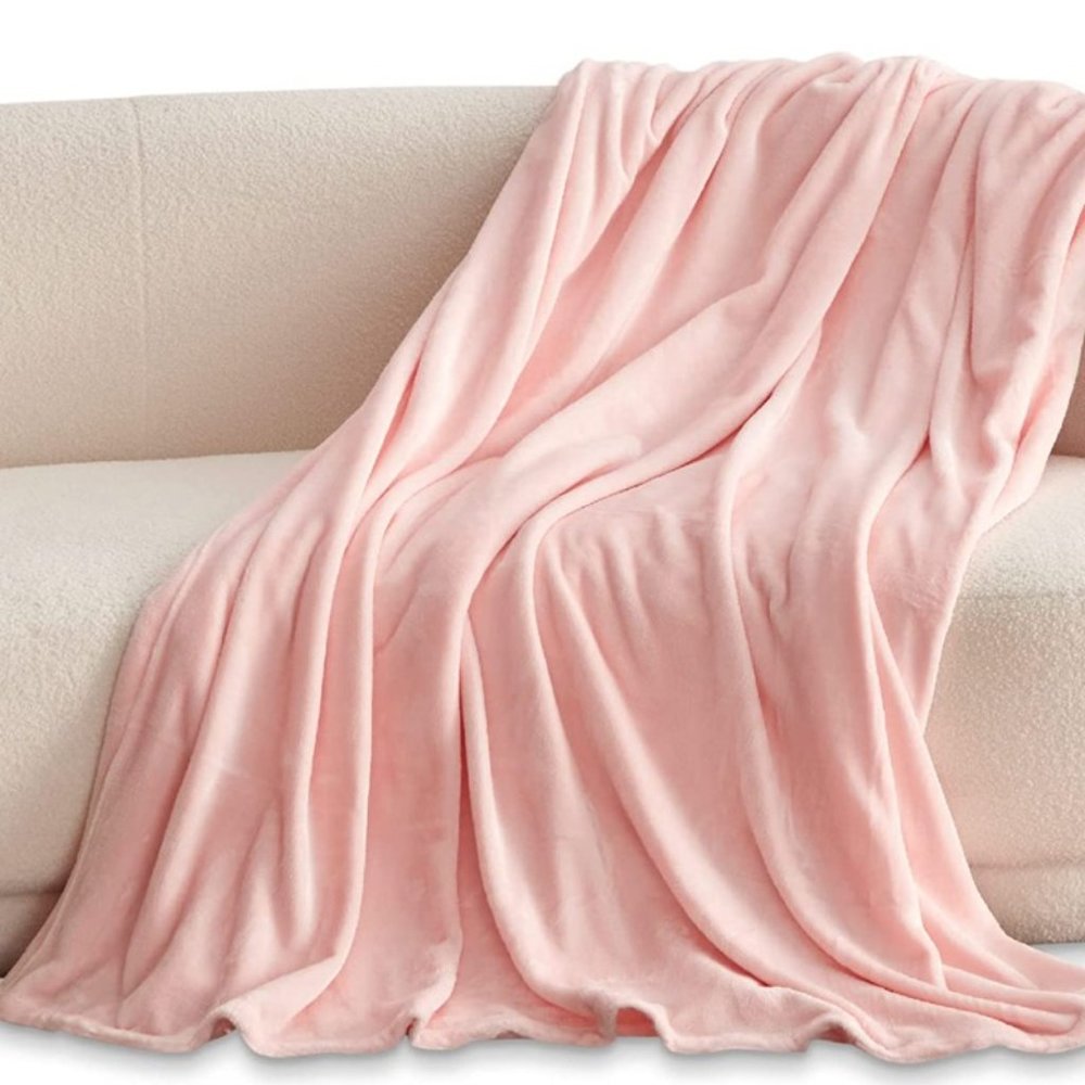 Bedsure Fleece Throw Blanket, Pink